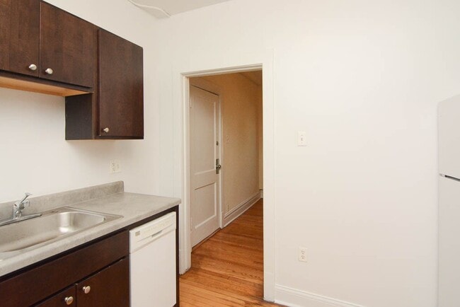 Photo - 2919 W George St Unit 2