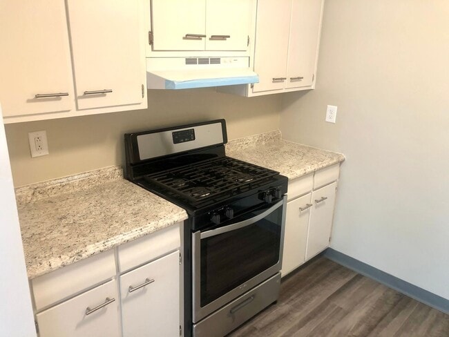 Building Photo - 6447 Library Rd Unit 2