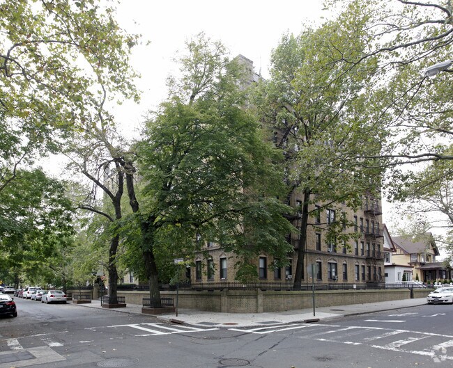 Photo - 86-10 109th St