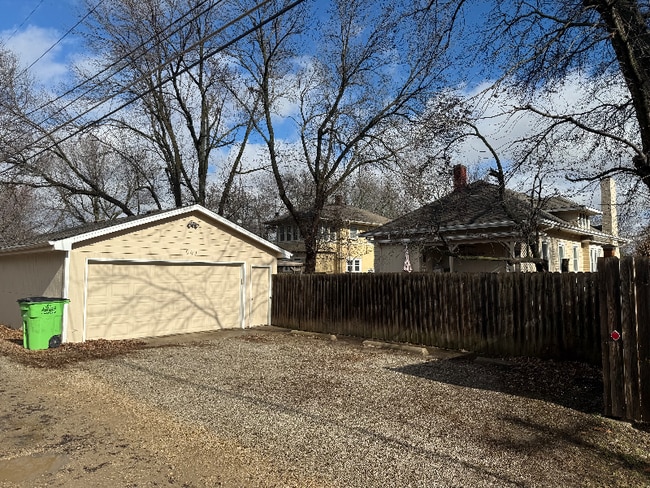 Photo - 940 S Cedar St