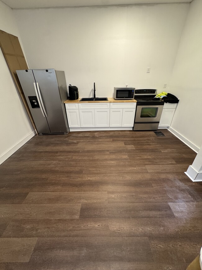 Photo - 953 W Main St