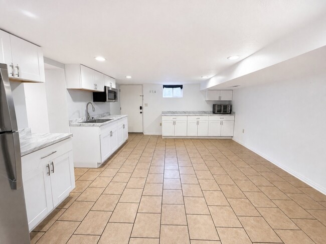 Photo - 2111 Wyoming St E