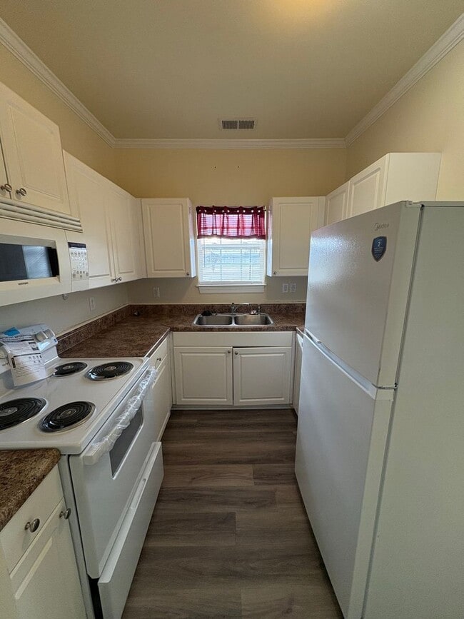 Photo - 135 Yvon St