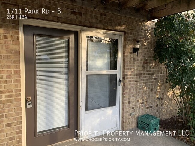 Photo - 1711 Park Rd Unit B
