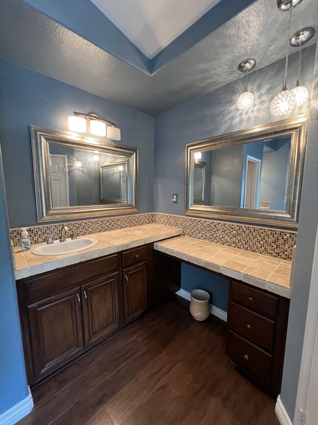 Photo - Gorgeous and spacious 5 bedroom FURNISHED home in Canyon Crest for rent!