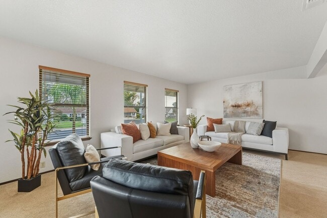 Photo - Quiet & Central Neighborhood - 3 Bedroom 2 Bathroom - Large Yard - Lawn Service Provided!