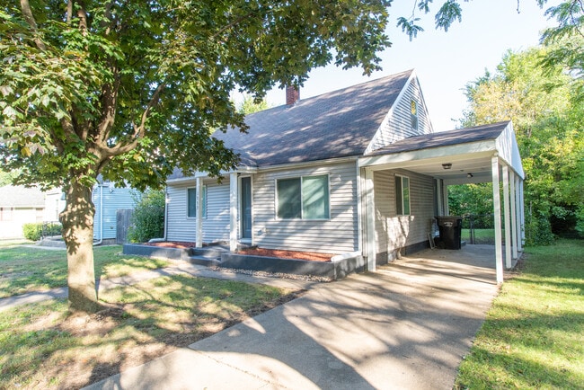 Photo - 1353 Bissell St