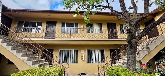 Building Photo - COMING SOON--Newly remodeled 2 bedroom 1 bath apartment 4 blocks from the beach