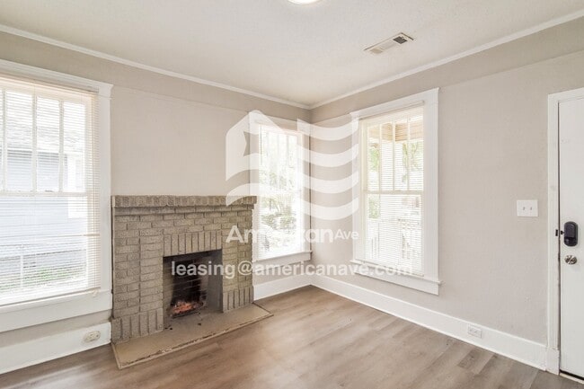 Photo - 2140 Winona Ave