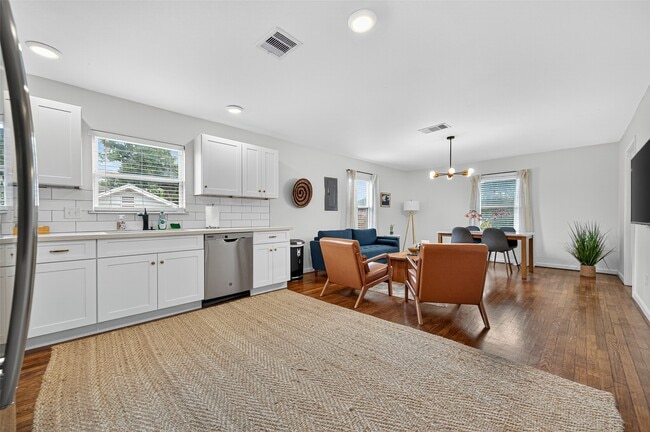 Photo - 2212 Rosewood St