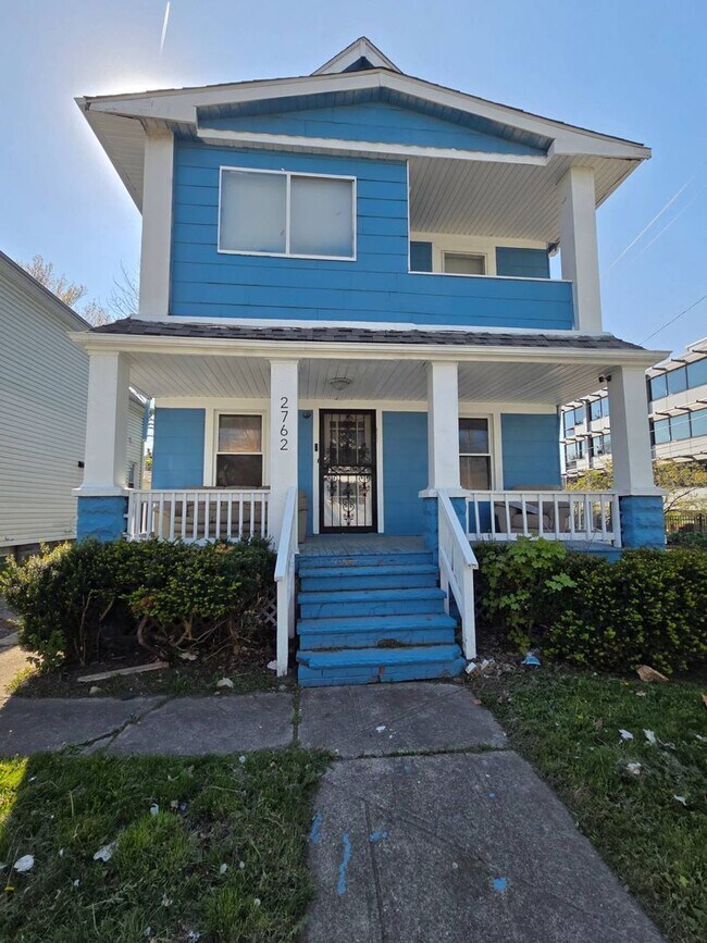 2762 E 120th St Unit 2