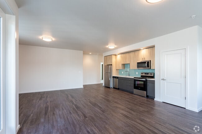 2BR, 1BA - 988 SF