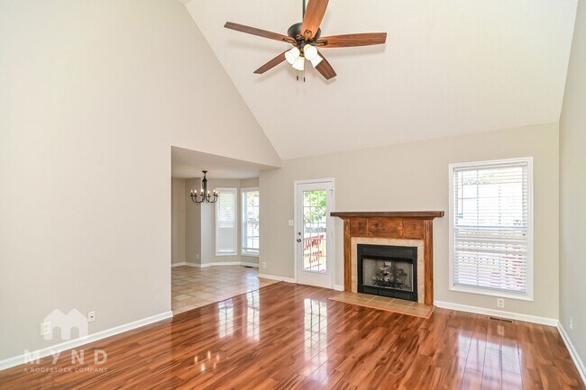 3653 Aurora Dr