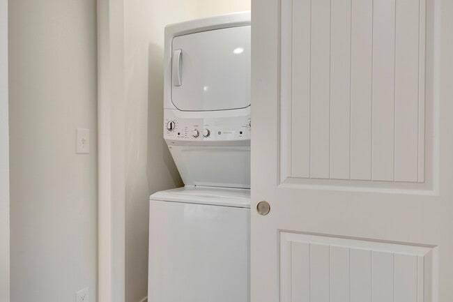 Photo - 1304 E 4th St