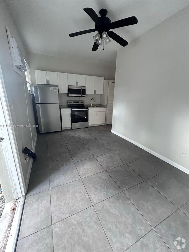 Building Photo - 2331 Hayes St Unit A Rental