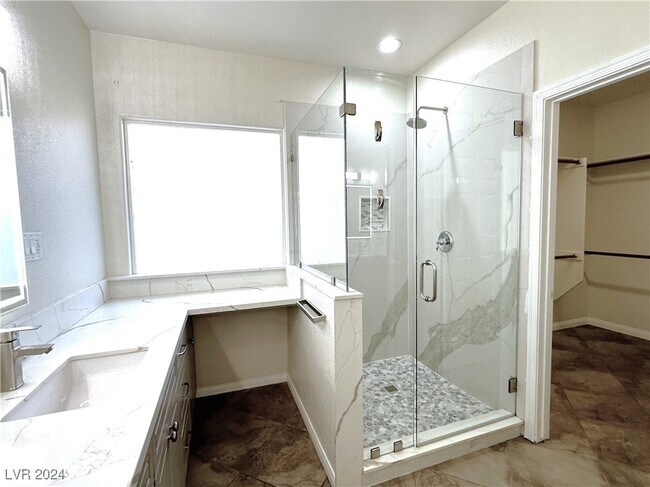 Photo - 2763 Lochleven Way