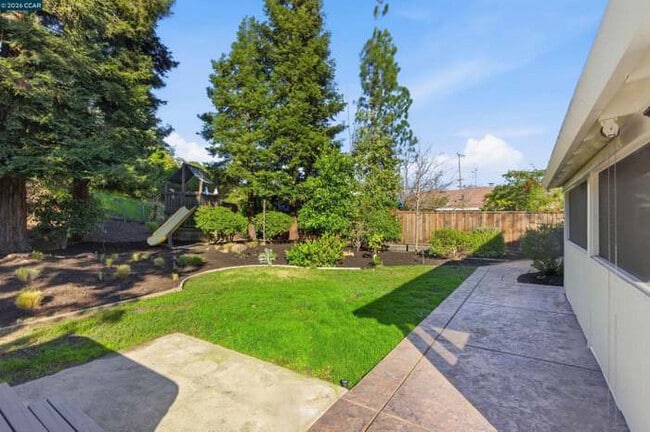 Photo - 2933 Madeira Way