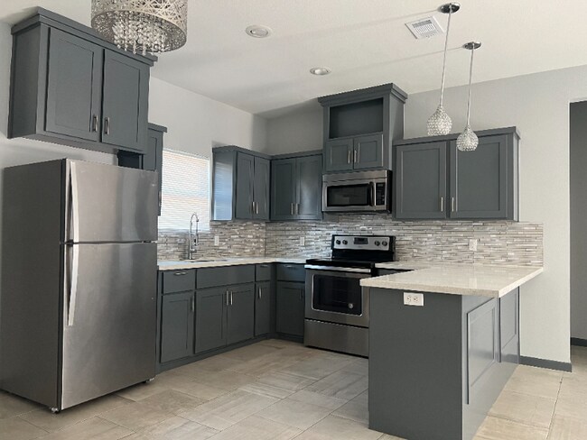 Photo - 904 E la Cantera Ave