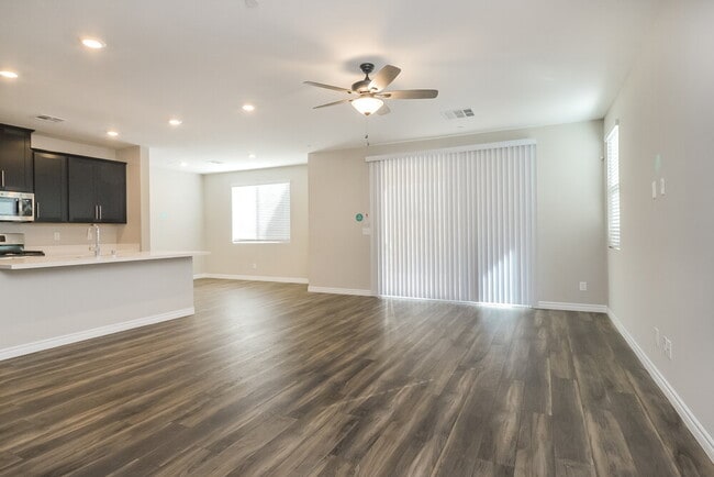 Photo - 832 Astra Peak St