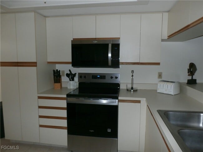 Building Photo - 16500 Kelly Cove Dr Unit 2880