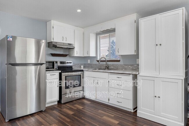 Photo - 1613 Wheeler St S