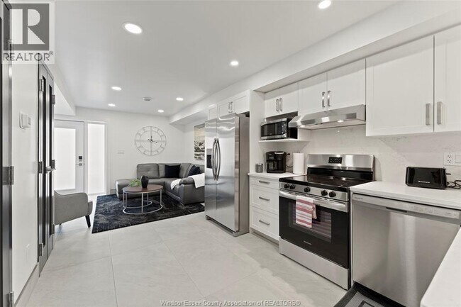 171 Robson Rd