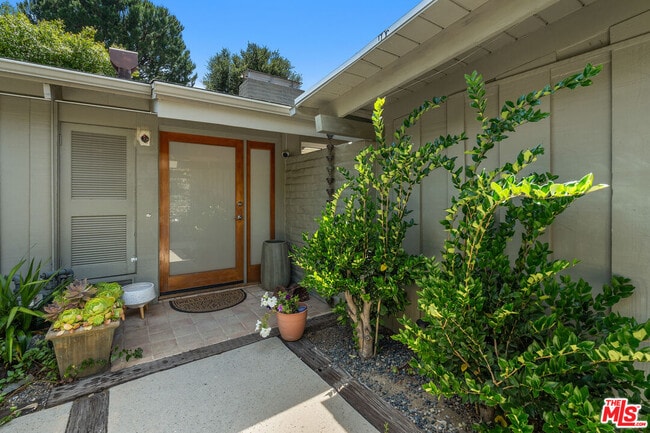 Photo - 3641 Woodcliff Rd