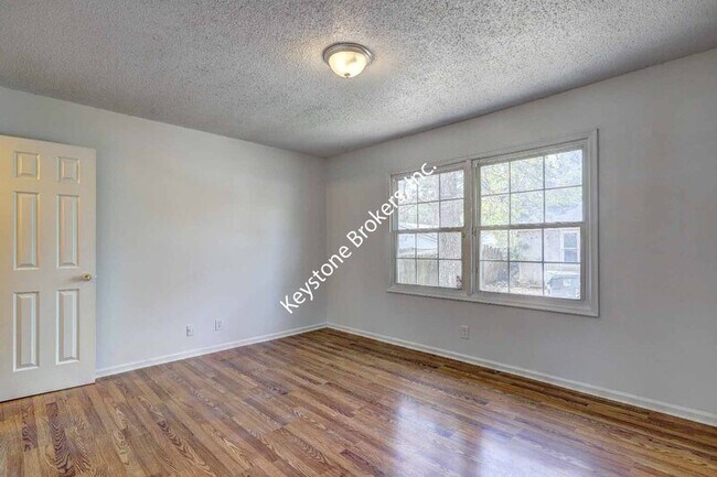 Photo - 5587 General Harris Dr Casa