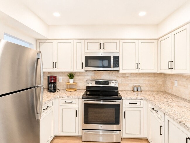 9718 Hernando Ct