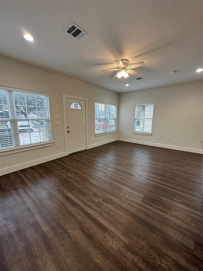 Photo - 9302 Bean St