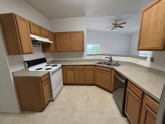 Photo - 7175 Leeside View