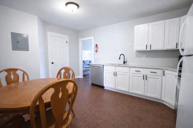 Building Photo - 217 Columbia St Unit 217-B