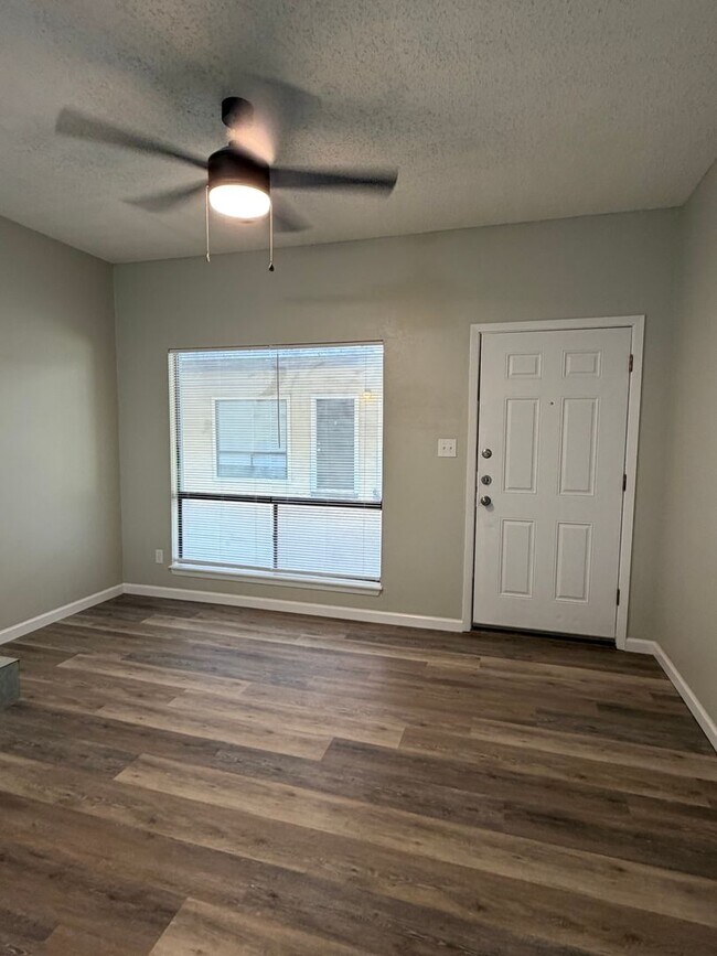 Photo - 1 bedroom - Gazebo- Near SFA, NO PETS!