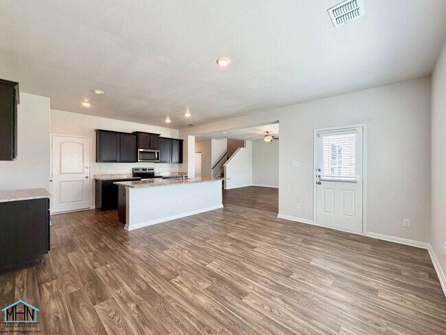 Photo - Two-Story Residence Blending Modern Charm with Natural Elegance