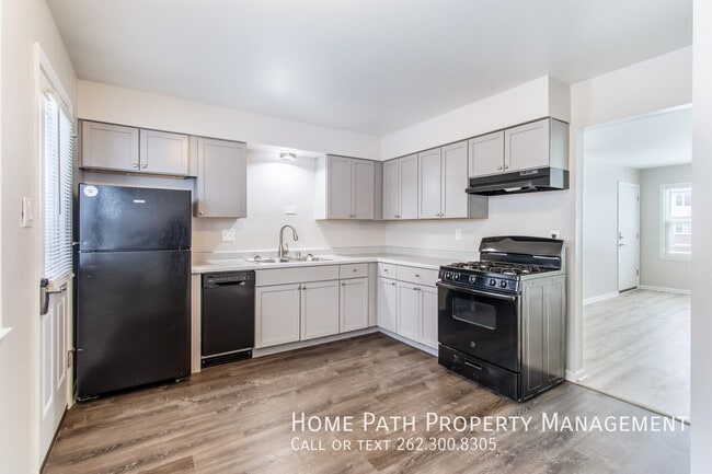 Building Photo - 151 S Grand Ave Unit 2