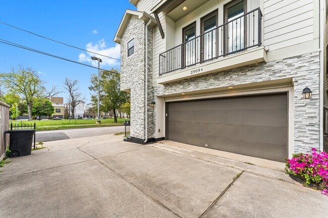 Photo - 2909 Gillespie St