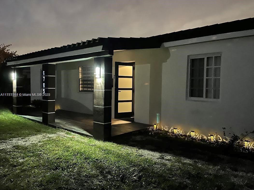 Photo - 6765 SW 17th St (Miami, FL)