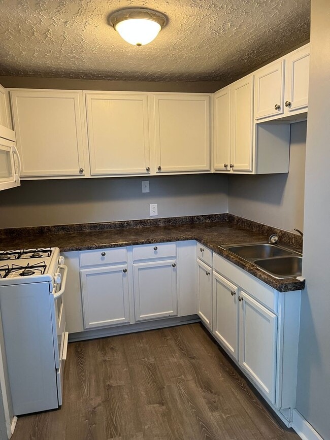 Photo - 2925 Bellevue Ave