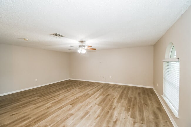 Photo - 1454 Seawolf Trail N