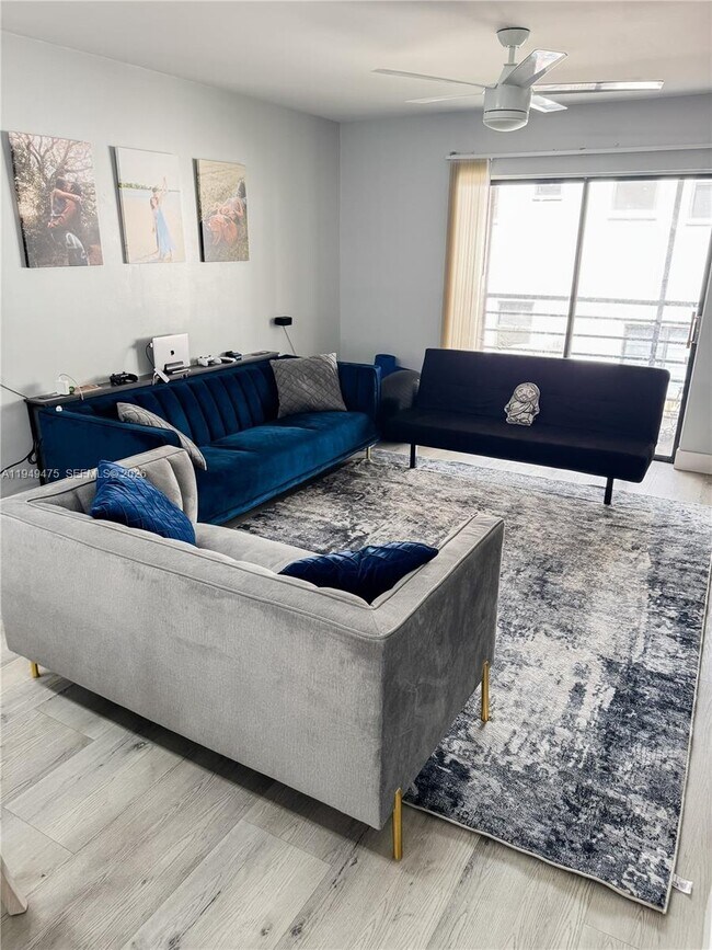 Building Photo - 841 NE 207th Ln Unit 3-204