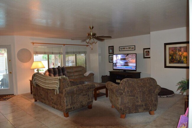 Photo - 519 W Douglas Ave