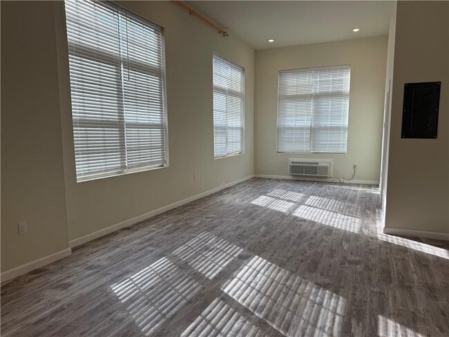 Photo - 327 Pine St Unit 1034