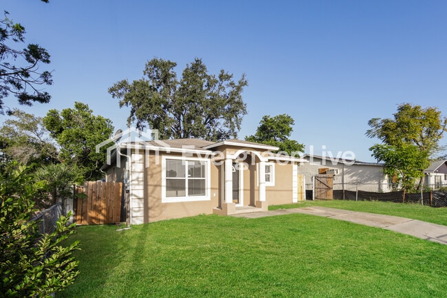 Photo - 3616 N 55th St