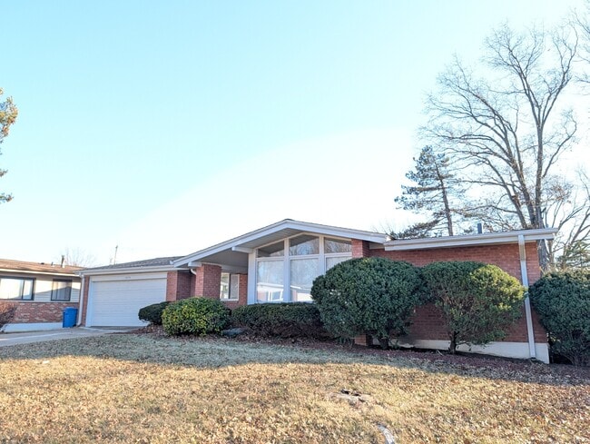 Building Photo - 3670 Tremont Dr