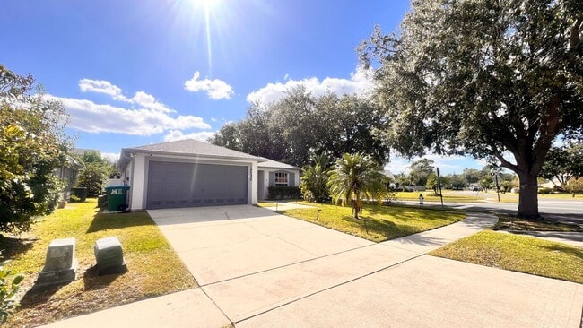 Building Photo - The Heart of Maitland: 3BD/2BA Home That F...