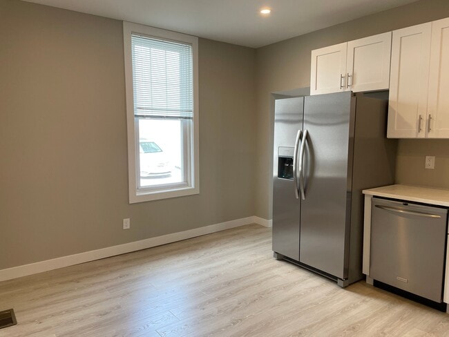 Photo - 145 Dupont St Unit 1st floor