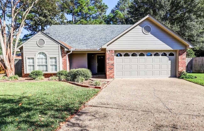 Building Photo - 3 Bedroom 2 Bathroom House in PGISD!
