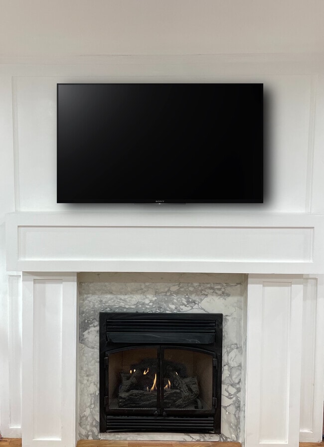 Building Photo - 422 Clermont Ave Unit 1