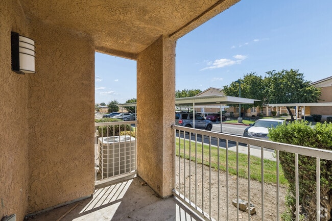 4BR, 2BA - 1,217SF - Patio