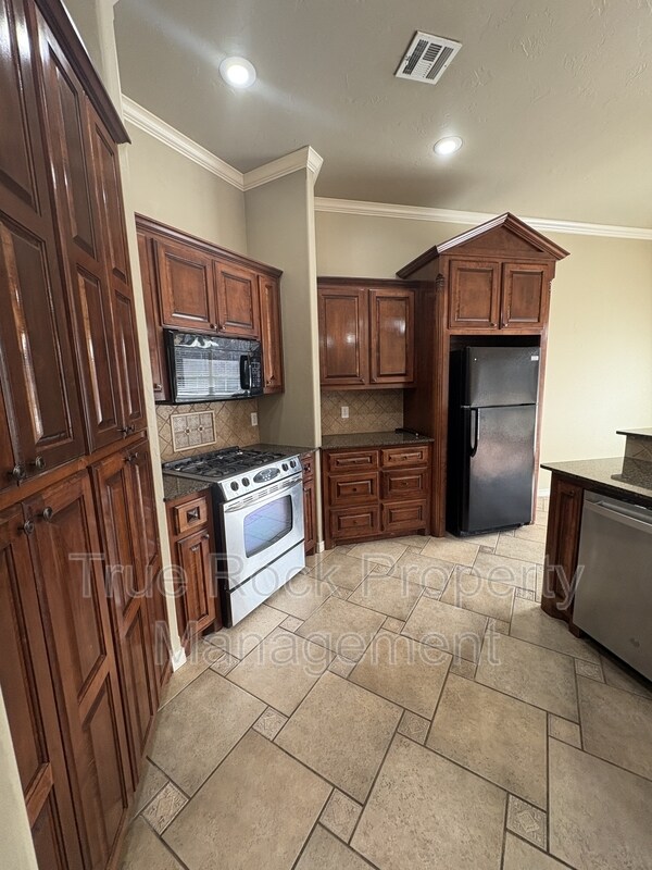 Photo - 817 Cypress Dr